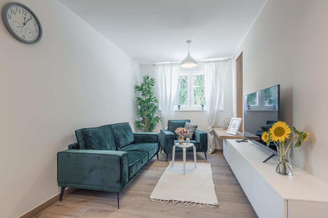 Apartment Norah With Private Parking Pola Esterno foto